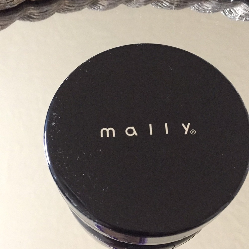 Flawless finis transforming effect foundation